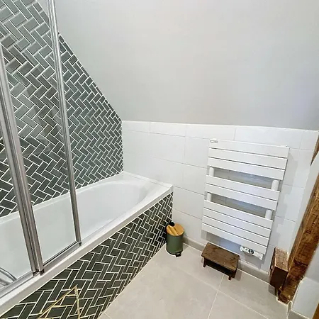 Holiday home Grande Maison Renovee Proche Centre Et Plage, 5 Chambres, Confort, Terrasse, Jardin, Wi-fi - Fr-1-361-531